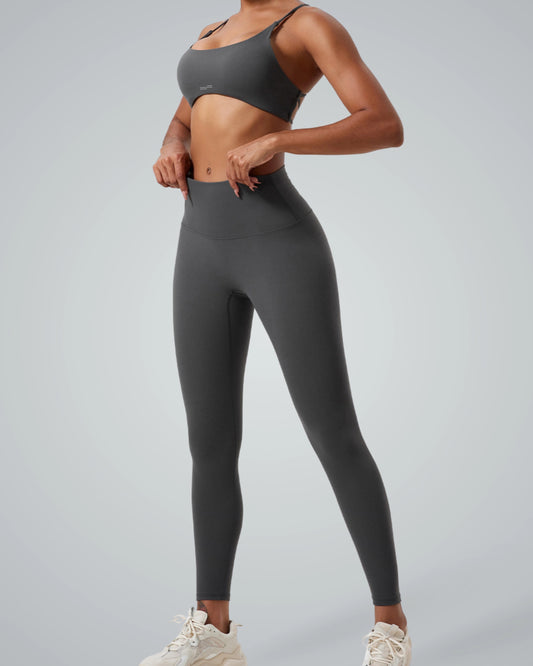 Bandsam ContourCore Set: High-waisted seamless gym set for women with sports bra and leggings in a minimalist design.