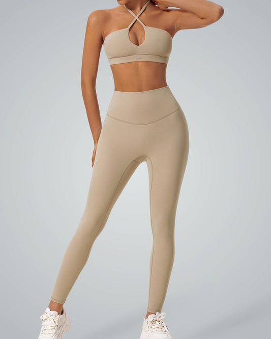 Bandsam Oasis Fitwear Set: Seamless high-waisted leggings and crop top with keyhole design, perfect for a sculpting gym outfit.