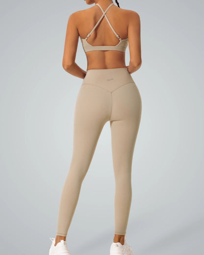Bandsam Oasis Fitwear Set in beige, featuring a seamless crop top and high-waisted leggings. Perfect minimalist gym set and athleisure.