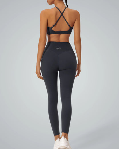 Bandsam Oasis Fitwear Set - Seamless gym crop top and high-waisted leggings in minimalist design, perfect for trendy workout wear.