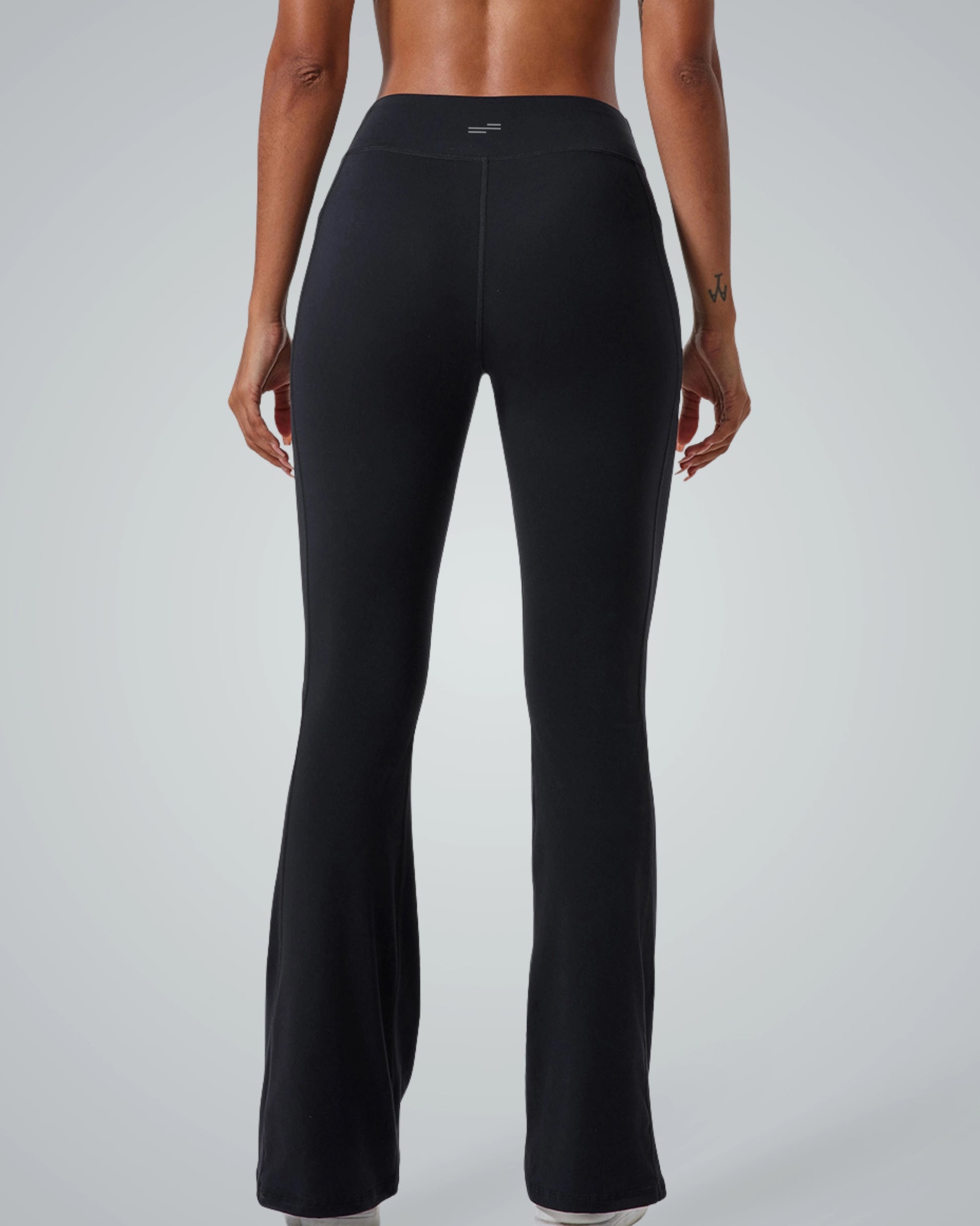Bandsam PeakFit Pocket Leggings for women, high-waisted and flared, perfect for yoga, pilates, activewear, and lounging, with side pockets.
