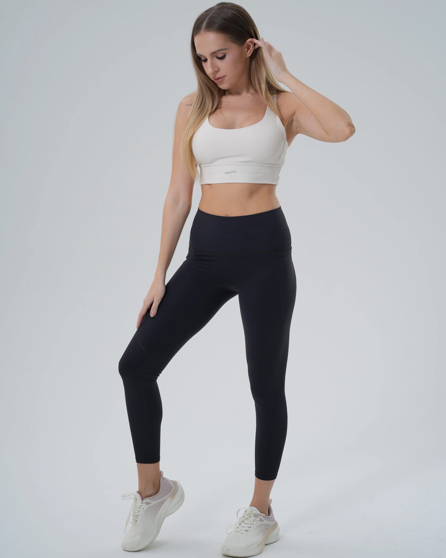 Woman in Bandsam PrimFit Set featuring seamless sports bra and high-waisted leggings showcasing stylish and comfy activewear.