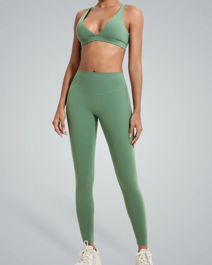 Bandsam PureFlex Set, a seamless gym set with V-neck sports bra and high-waisted leggings in green, perfect for chic and comfy workouts.