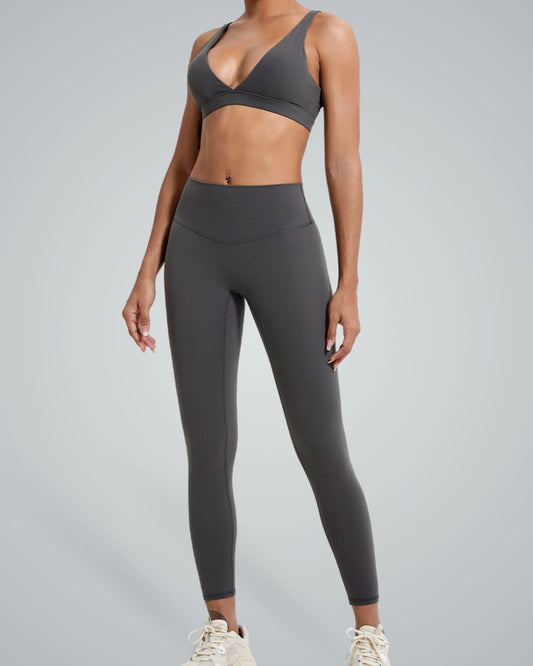 Bandsam PureFlex Set: Seamless sports bra and high-waisted leggings in minimalist design for a trendy, comfortable workout look.