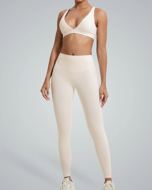 Bandsam PureFlex Set: Seamless gym set with V-neck sports bra and high-waisted leggings, perfect for yoga or activewear. Minimalist, chic, beige.